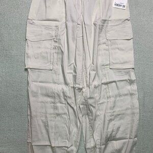 Lululemon Lightweight Adjustable Mid-Rise Cargo Pant M Bone